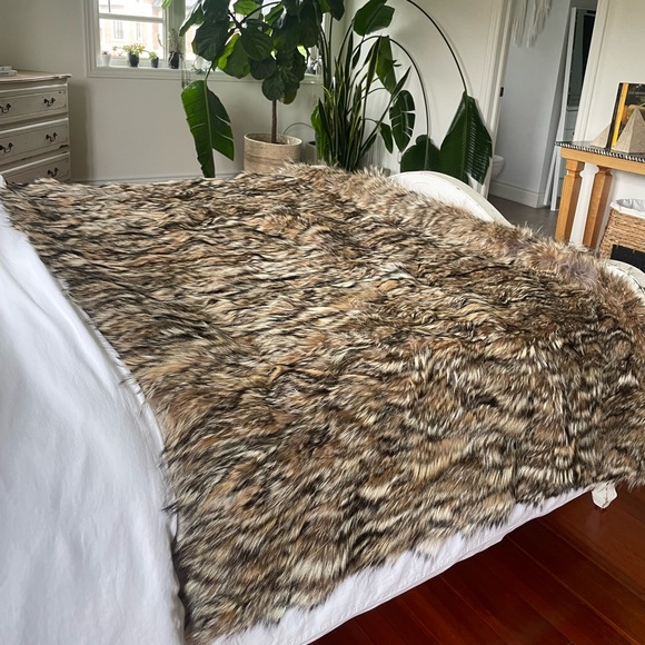 Vintage Coyote Fur Blanket- 84x48 inch - Picture 2 of 3